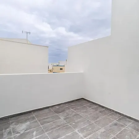 아파트 New Penthouse Close To The Seafront By Sf Homes 세인트폴스베이