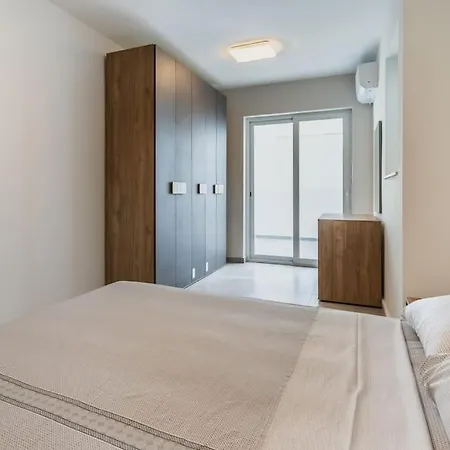 New Penthouse Close To The Seafront By Sf Homes アパート セント・ポールズ・ベイ